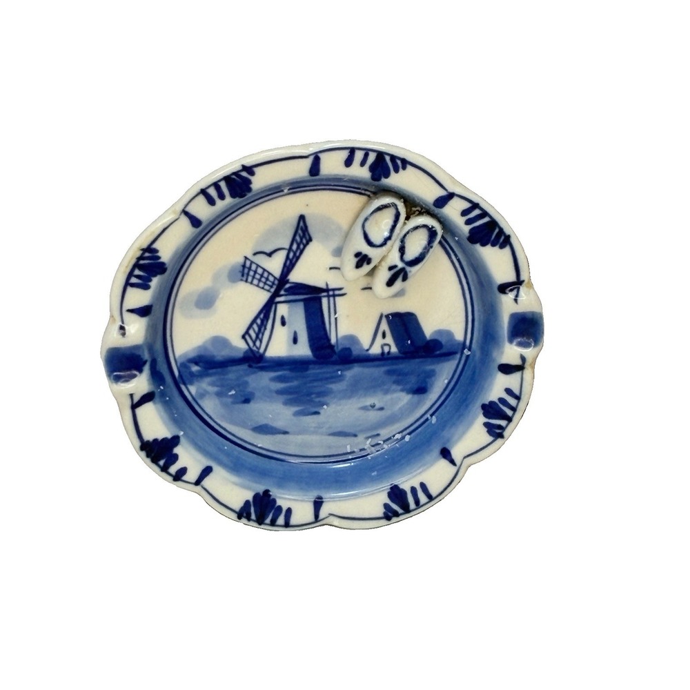 DELFT BLUE ASHTRAY POTTERY HANDPAINTED 4".... HOLLAND.... DUTCH